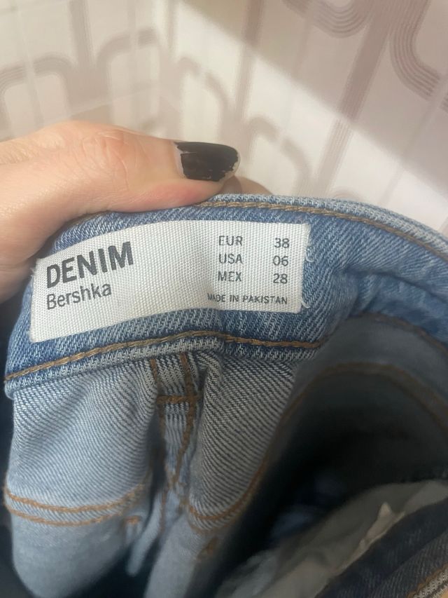 Pantalón vaquero Bershka azul desgastado