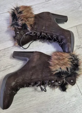 Botines Janet Marrones con Pelo