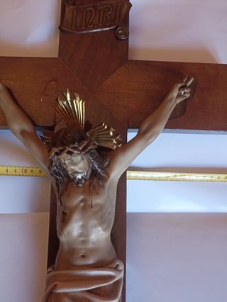 Crucifijo pared. Jesús crucificado y madera