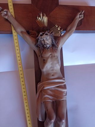 Crucifijo pared. Jesús crucificado y madera