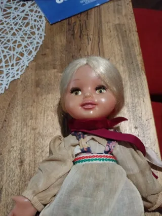 Bambola vintage vestita tradizionale