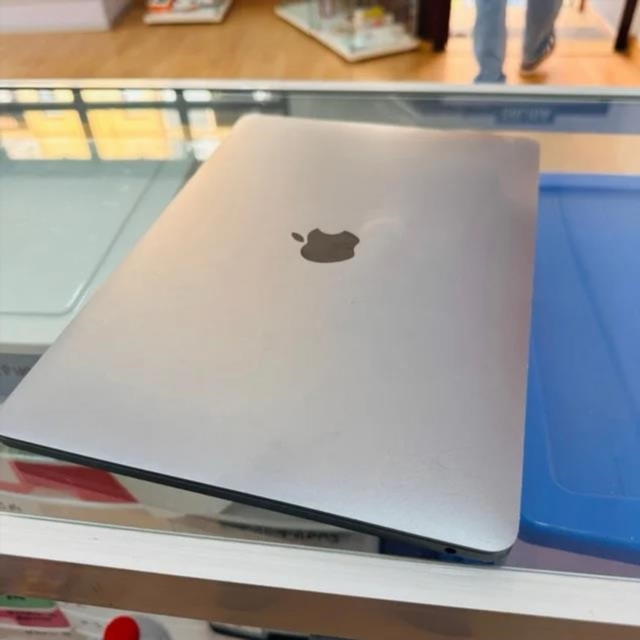 MacBook Pro 2020 8 GB RAM 256 GB SSD i5