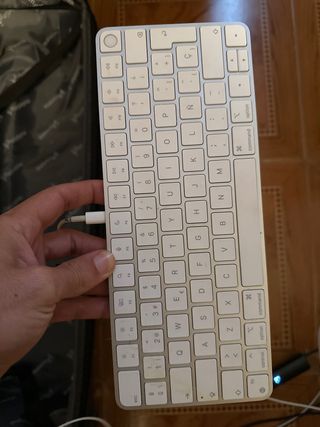 Teclado Magic Keyboard con Touch ID