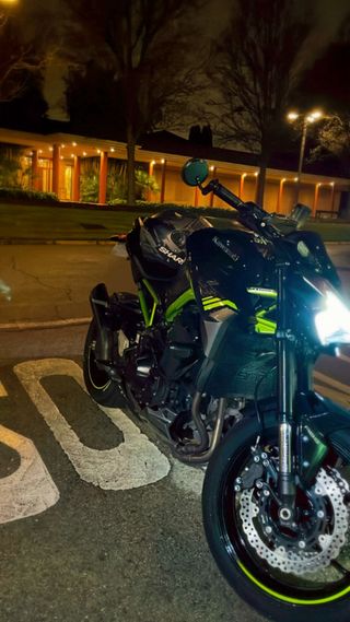 Kawasaki z900  Entrego piezas de serie.