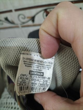 Botas de montaña Quechua moradas y grises