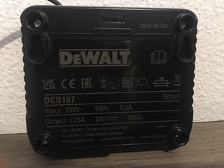 Cargador DeWalt DCB107 