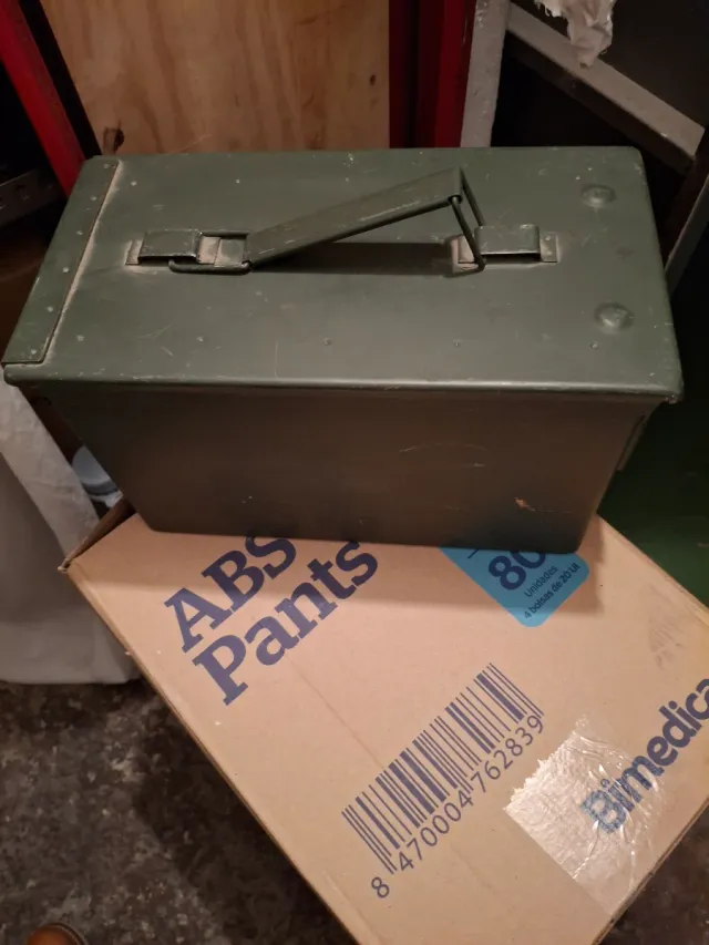 Scatola metallica munizioni militare