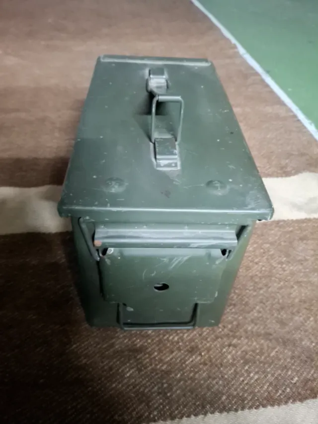 Scatola metallica munizioni militare