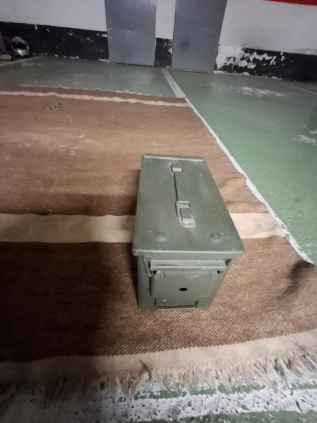 Scatola metallica munizioni militare