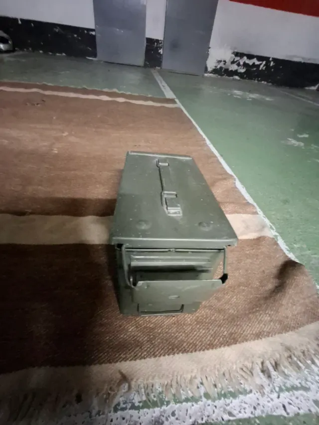 Scatola metallica munizioni militare