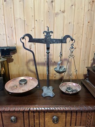 Balanza antigua de metal