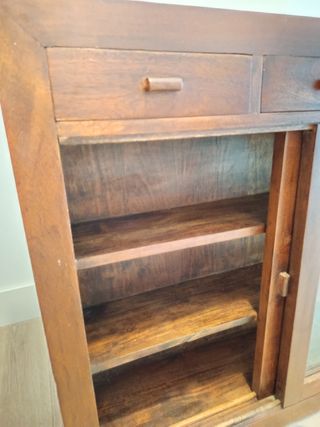 Credenza in legno massello con ante scorrevoli