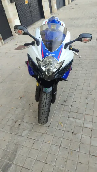 Suzuki GSXR 750 K7