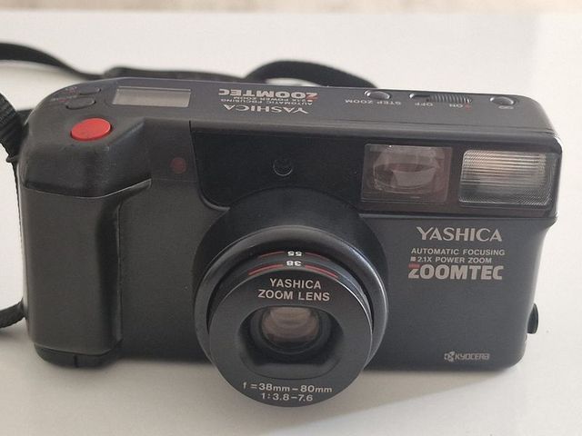 Camara Yashica Zoomtec