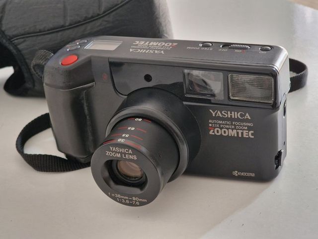 Camara Yashica Zoomtec