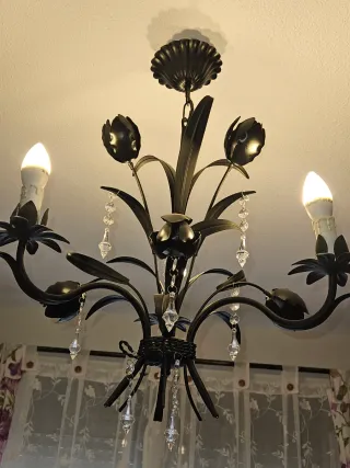 Lámpara de forja y colgantes metacrilato