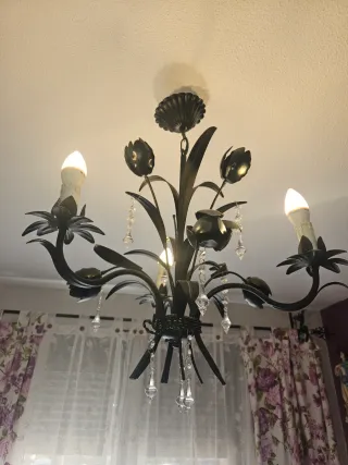 Lámpara de forja y colgantes metacrilato