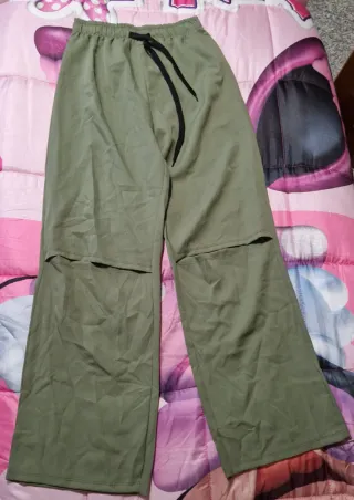 Pantaloni donna verdi con strappi