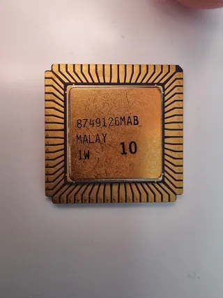 Procesador Intel R80C186-12
Cerámico, recuperado. 