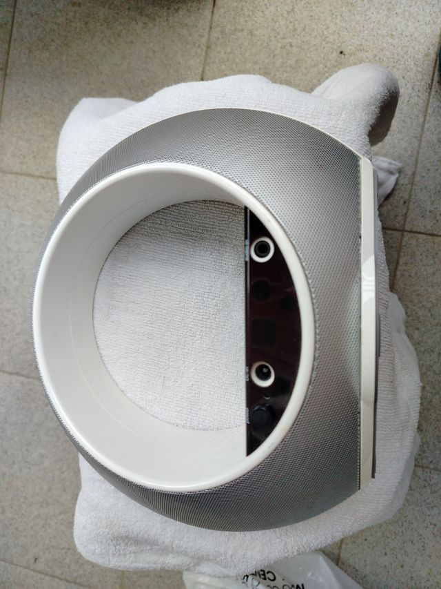 Altoparlante docking station grigio e bianco