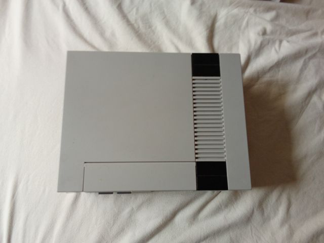 Console Nintendo NES grigia