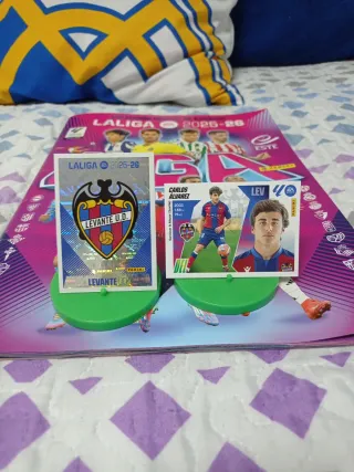 2 Cromos LaLiga 2025-26: Carlos Álvarez y Levante