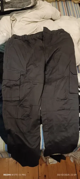 Pantalón cargo gris