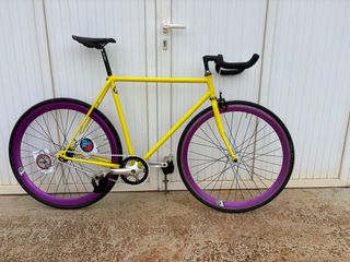 Bicicleta Fixie Amarilla Ruedas Moradas