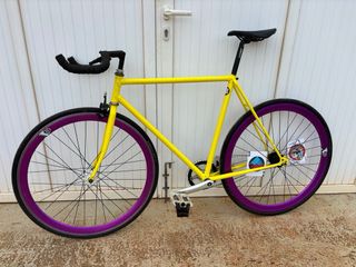 Bicicleta Fixie Amarilla Ruedas Moradas