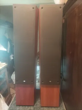 Altavoces JBL Marrones