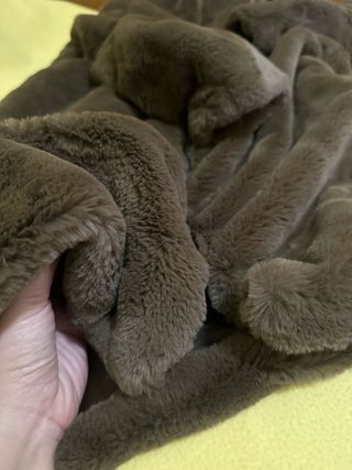 Abrigo largo de pelo con capucha