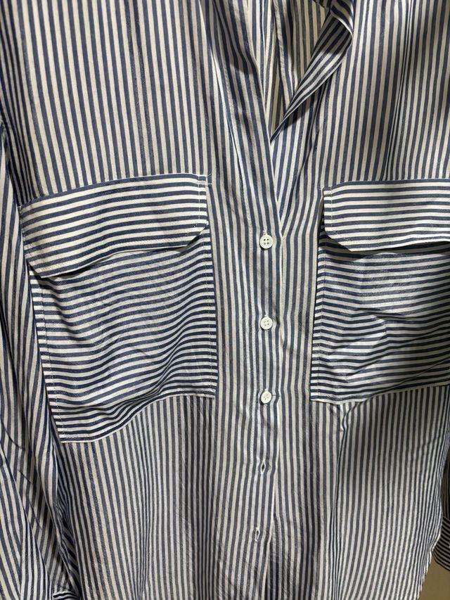 Camisa de rayas azul y blanco de Zara