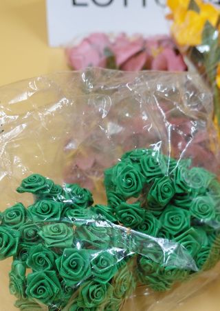 Lotto di fiorellini per bomboniere o decorazioni