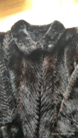 Abrigo de piel marrón