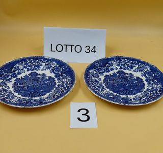 Coppia di piatti decorativi blu