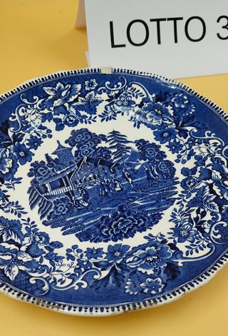 Coppia di piatti decorativi blu