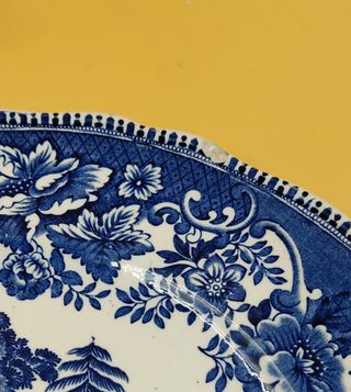 Coppia di piatti decorativi blu