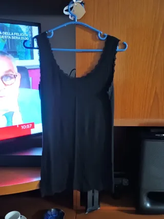 Canottiera nera con pizzo