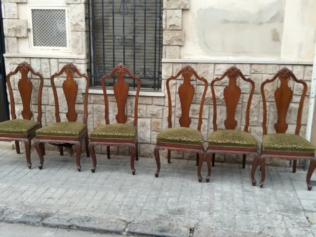 Due sedie in stile Luigi XVI in legno