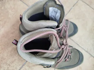 Botas de montaña chica marrones y grises