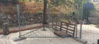 5 Vallas de obra 3m x 1.98m con sus pies de hormig