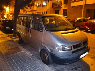 Volkswagen Eurovan 2001. Precio negociable.