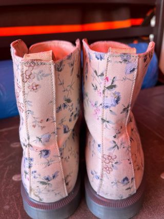Stivali Dr. Martens taglia 38 fiori
modello: Evan 