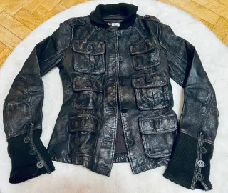 Chaqueta de cuero con bolsillos.Piel de bufalonuev