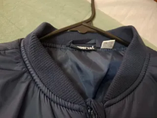 Chaqueta bomber azul marino. Talla 12-13