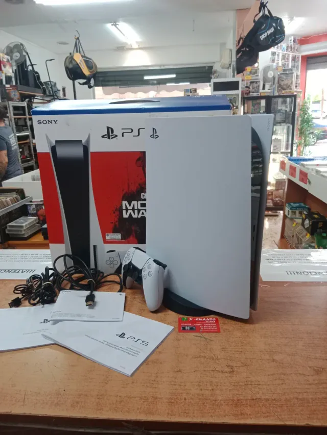 CONSOLE SONY PS5 FAT 825 GB CON SCATOLA DI CONTROLLO VIA CAVO