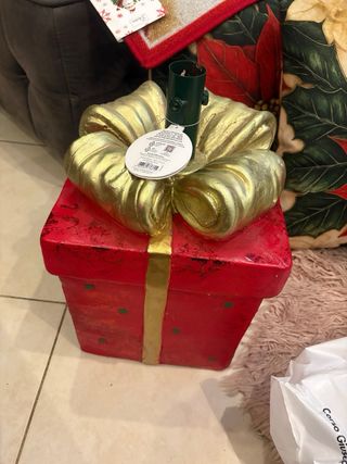 Base per albero di Natale a forma di pacco regalo