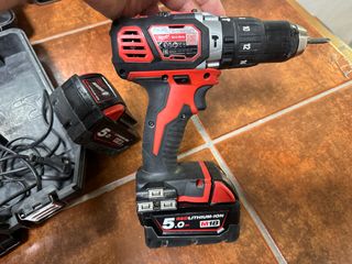Taladro Percutor Milwaukee M18 BPD 18V 5.0 Ah
