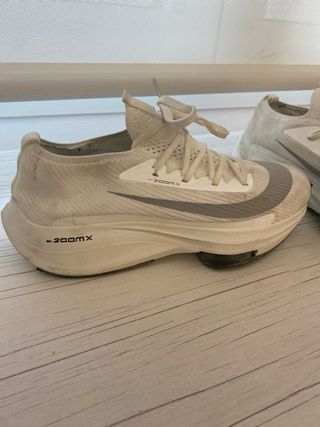 Zapatillas Nike Running Grises y Blancas