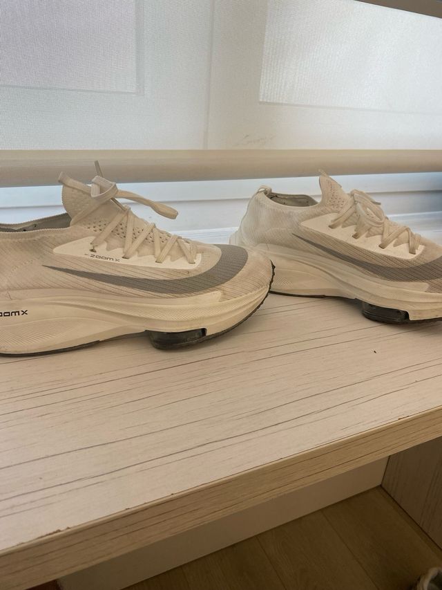 Zapatillas Nike Running Grises y Blancas